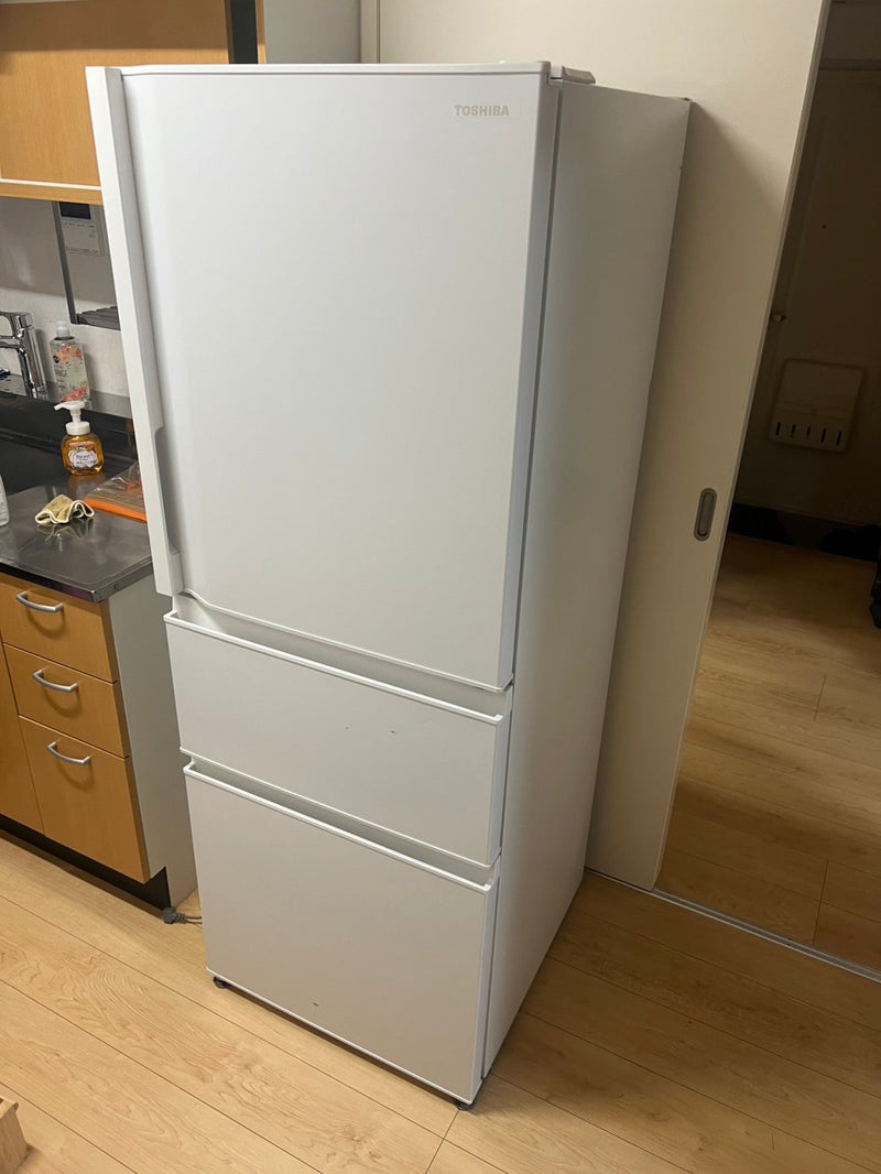 府中市でTOSHIB 326L冷蔵庫（2024年製）を出張買取