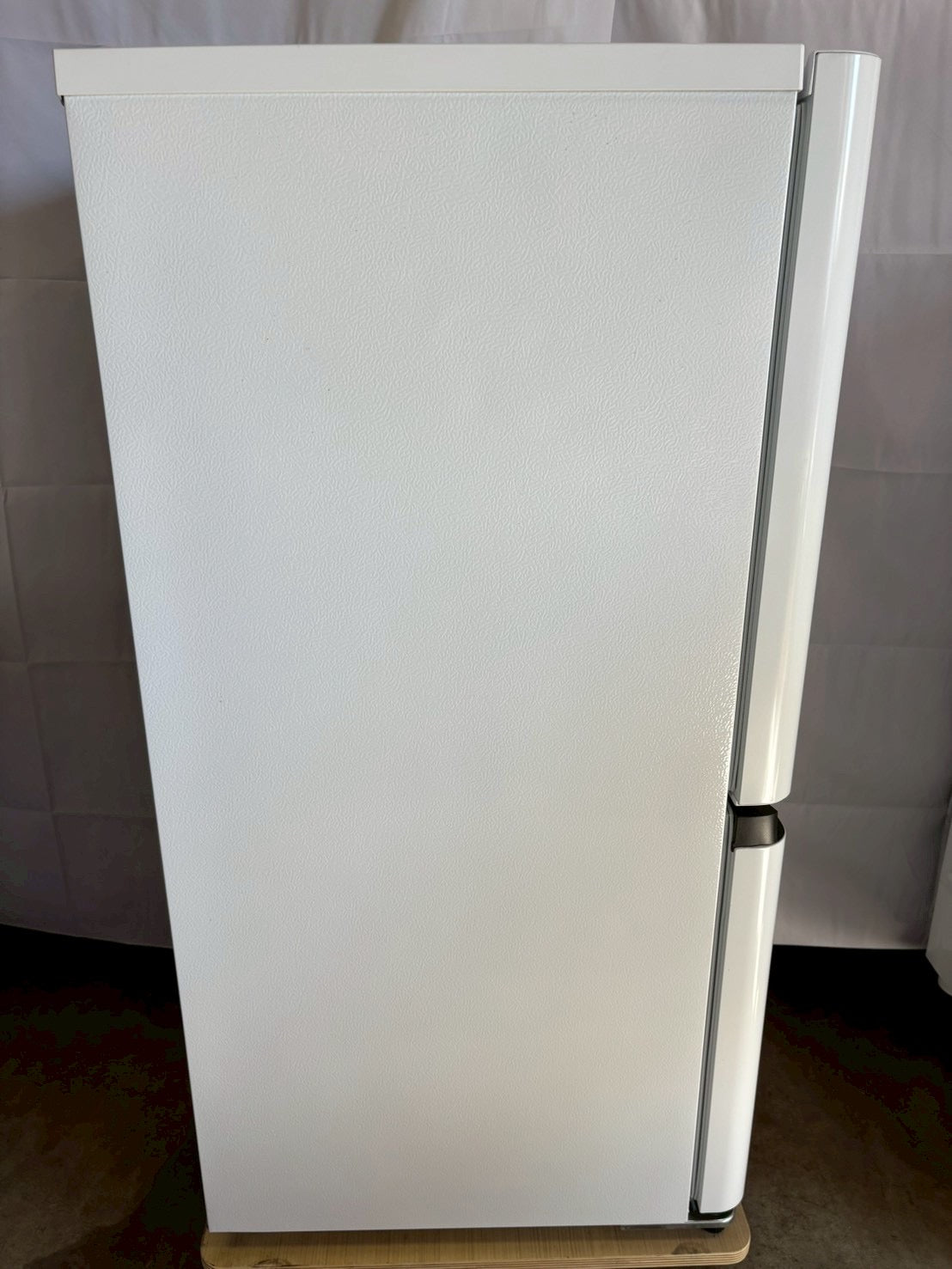 【美品】Hisense 2ドア冷蔵庫 HR-D13E4W 2025年製135L