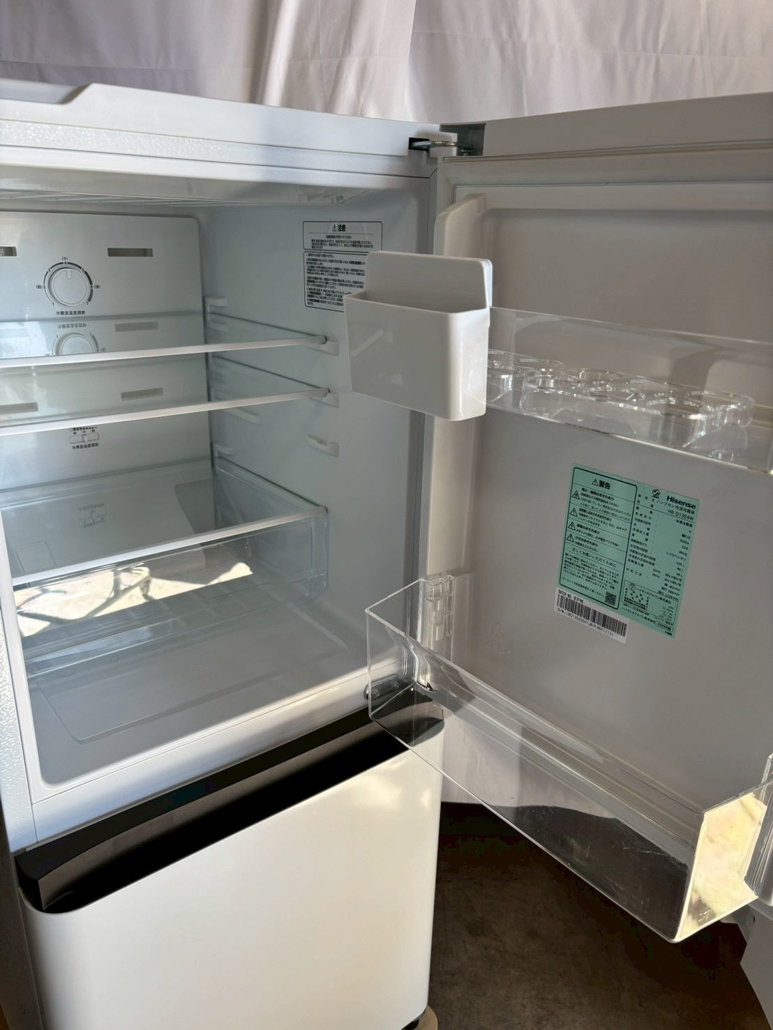 【美品】Hisense 2ドア冷蔵庫 HR-D13E4W 2025年製135L