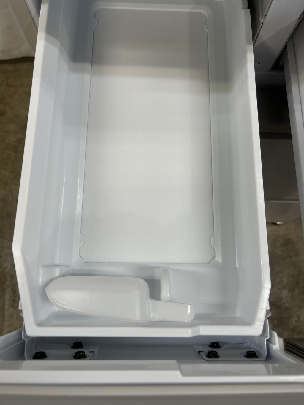 カード決済可！【3年保証/ほぼ未使用品/新品31万】 三菱 6ドア冷蔵庫  MR-MZ54N-W 2026年製 540L